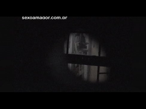 ❤️ Blondie blir hemligt videofilmad av en voyeur från grannskapet gömd bakom ihåliga tegelstenar Sluts at porn sv.pornmega.ru ❤